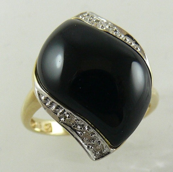 Black Onyx 15.6mm x 10.3 mm 14k Yellow Gold