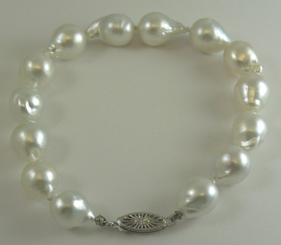 South Sea White Baroque 10.1 mm x 11.8 mm Pearl Bracelet 14k White Gold