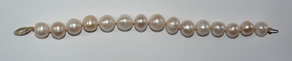 Freshwater Light Peach Pearl Bracelet 14k Yellow Gold Clasp 8 1/4 Inches Long