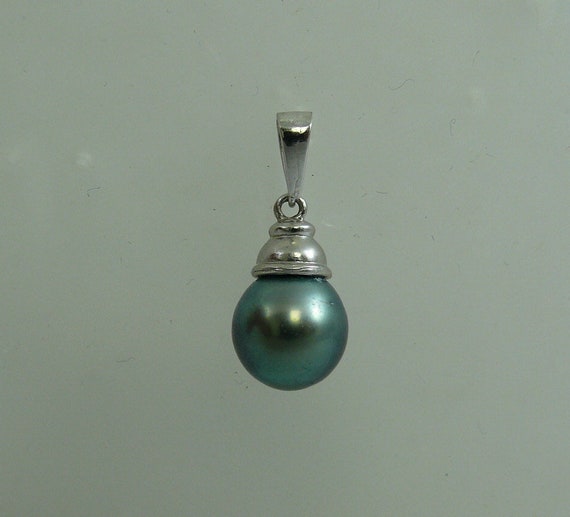 Tahitian 10.6 x 11.3 mm Black Pearl Pendant with 14k White Gold