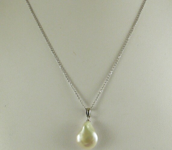 Freshwater 16.8 mm x 13.0 mm Pearl Pendant 14k White Gold with Chain 18''