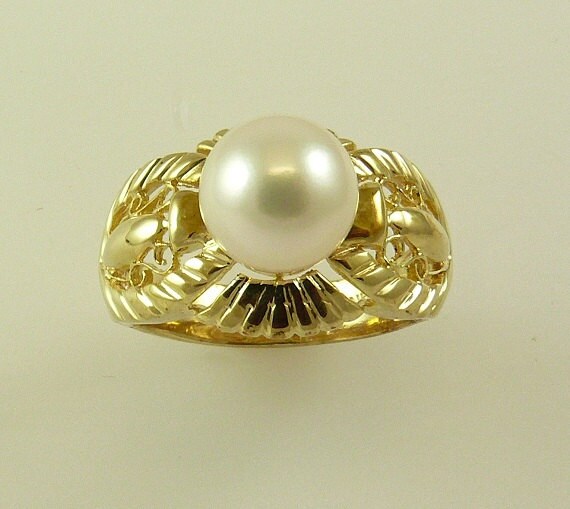 Akoya 8.5 mm Pearl Ring with 14K Yellow Gold