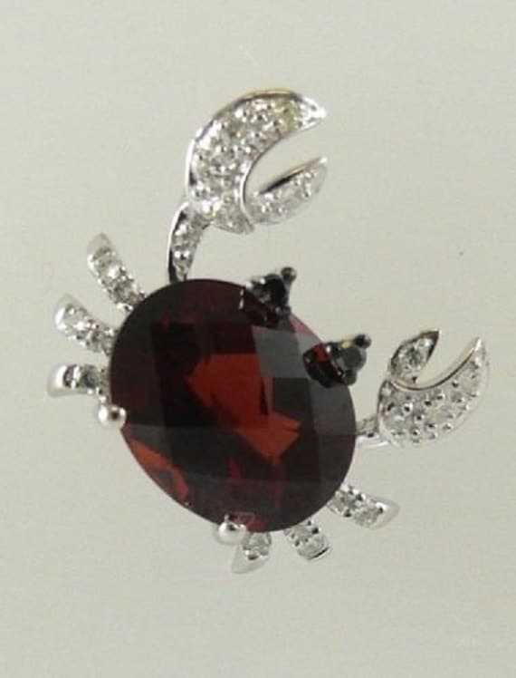 Garnet 2.95ct Crab Pendant 14k White Gold and Diamonds 0.12ct