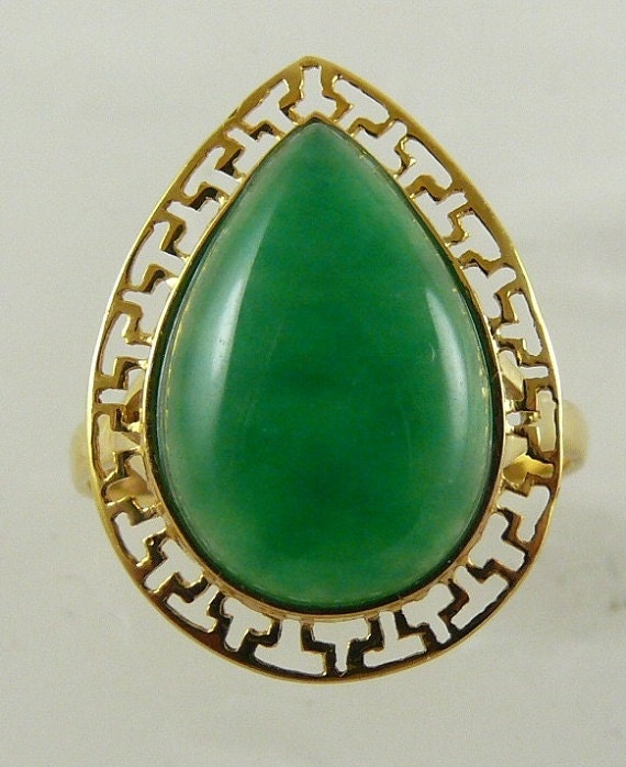 Jade 10.1x15 mm Ring 18k Yellow Gold