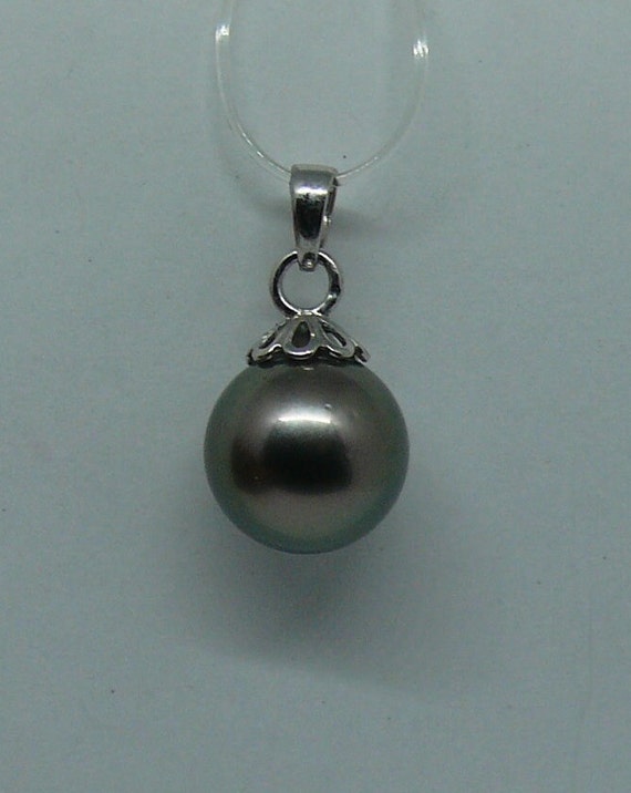 Tahitian 10.9 mm Round Pearl Pendant with 14k White Gold
