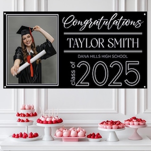 Pancarta de graduación personalizada para la promoción de 2025 con colores escolares personalizables, vinilo duradero, 4 tamaños. Decoración para fiesta de graduación.