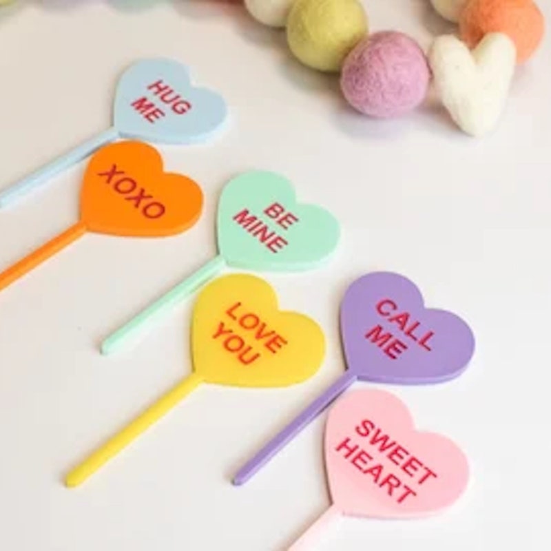 DIY Tutorial: Valentine Cupcake Toppers // Hostess With The Mostess
