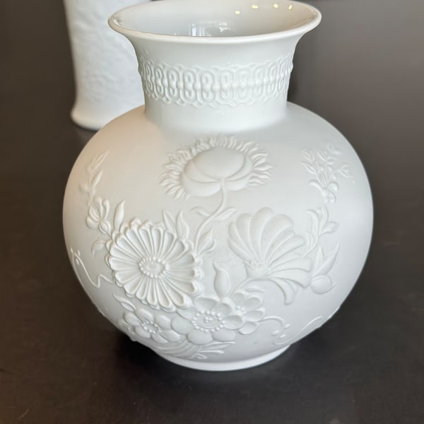 Two White Porcelain Kaiser Vases 292