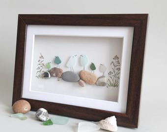 小石アートとシーグラスの絵画 - 額入りのユニークな手作り作品 *巣を