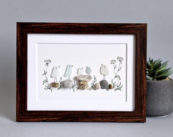 岩の上の鳥 - ユニークな小石アートとシーグラスの絵 - 額入り