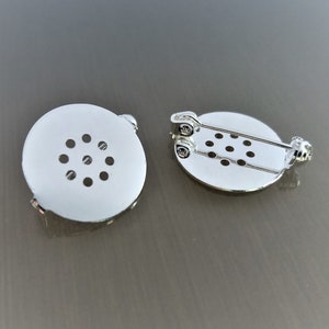 2 round spit holders to garnish 17 mm silver color