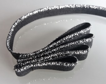 Black elastic piping with silver lurex border