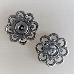 Large fancy snap 25 mm openwork metal dark steel