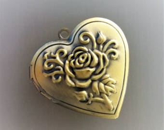 Pendant heart bronze color engraved metal