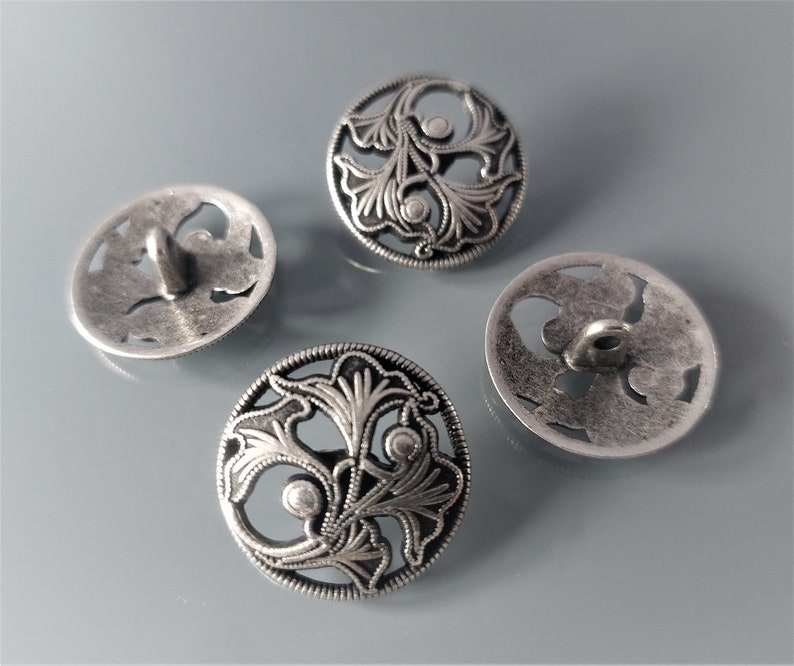 4 boutons ronds 23 mm métal gravé et ajouré coloris argent noirci image 5