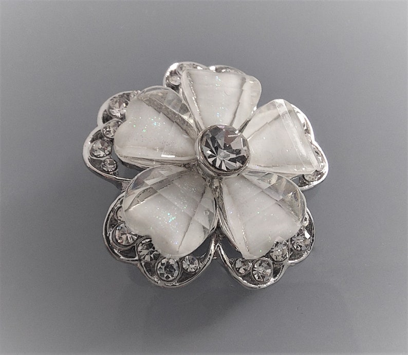 Bouton bijou fleur 25 mm argent, blanc et strass image 6