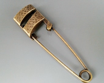 Broche de metal color bronce de 7,6 cm con cabeza de fantasía