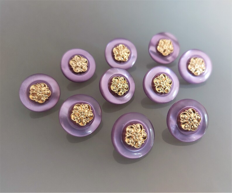 10 ausgefallene runde Knöpfe 18 mm aus violettem und goldenem Kunststoff Bild 2