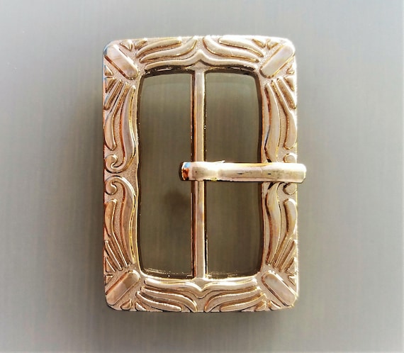 Boucle Ancienne Dorée à Dents (serrage) – Dimensions 4,5 Cm X 3,2 Cm, Occasion