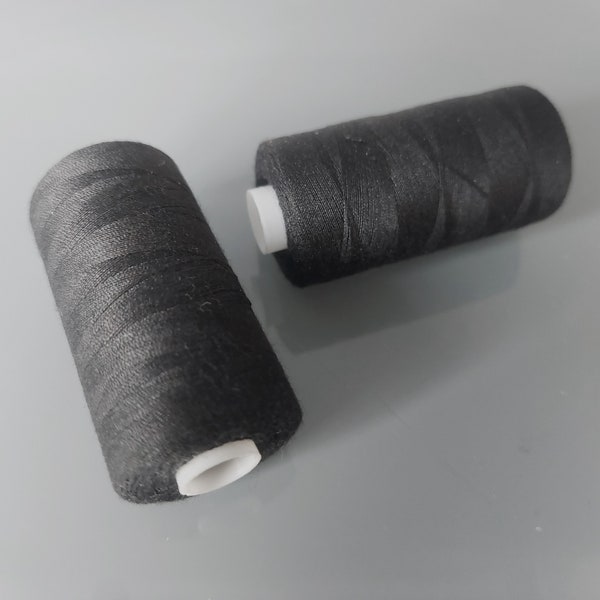 2 Bobines de 500 mètres de fil à coudre noir en polyester