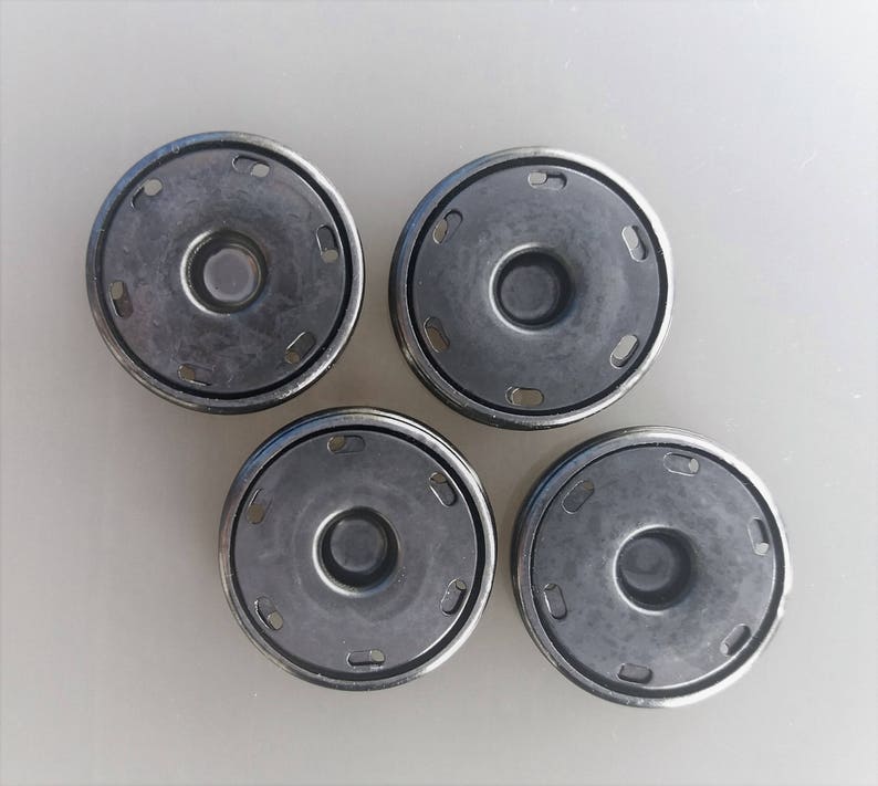 4 grosses pressions rondes 2.5 cm métal coloris gris sombre métallique image 2