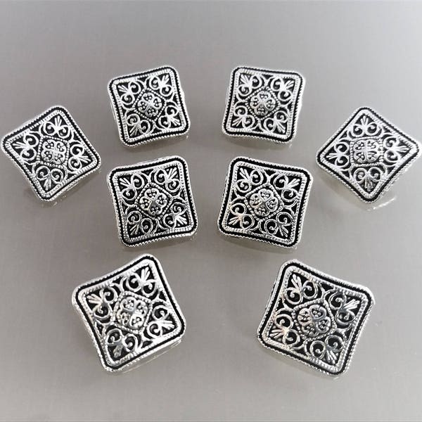 8 boutons carrés 13 mm métal gravé coloris argent