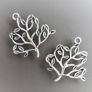 2 pendentifs 3,4 cm arbre de vie coloris argent image 1