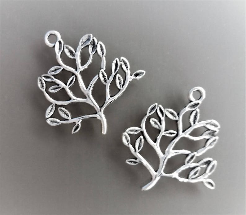 2 pendentifs 3,4 cm arbre de vie coloris argent image 1