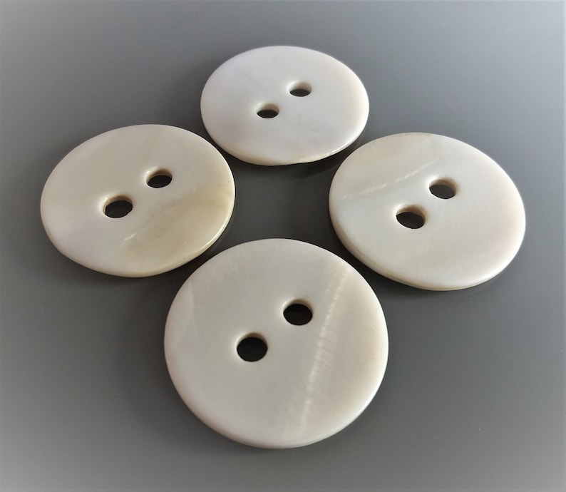 4 round buttons in natural mother-of-pearl diameter 36 mm zdjęcie 1