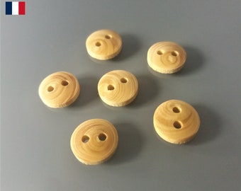 6 round wooden buttons with a diameter of 9 mm