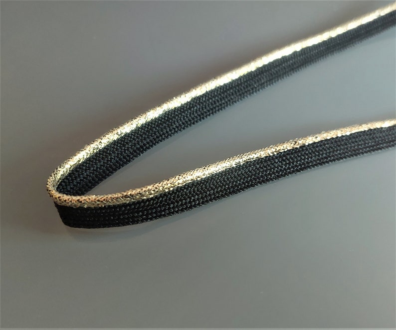 Passepoil noir avec bordure en fil lurex doré clair image 5