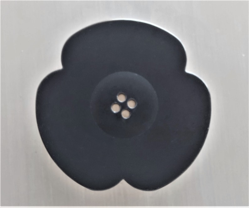 3 Boutons fleurs 4 cm plastique coloris noir image 2