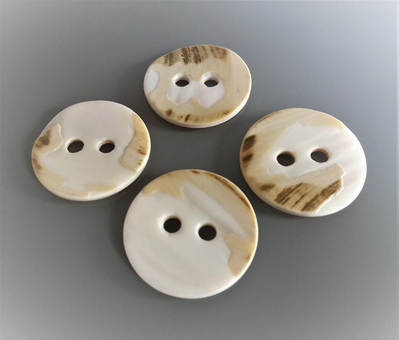 4 round buttons in natural mother-of-pearl diameter 36 mm zdjęcie 4
