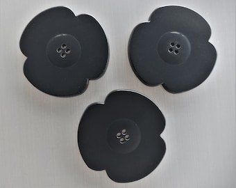 3 black plastic flower buttons 4 cm