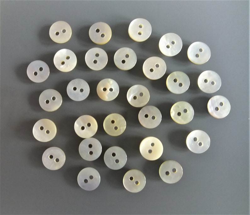30 boutons ronds en nacre naturelle de diamètre 9 mm image 1