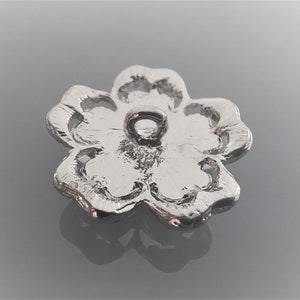 Bouton bijou fleur 25 mm argent, blanc et strass image 2