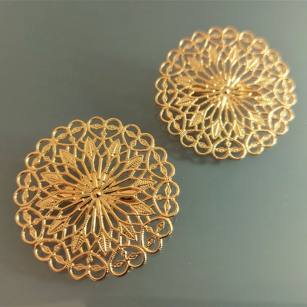 2 brooches round filigree 3.8 cm golden color metal