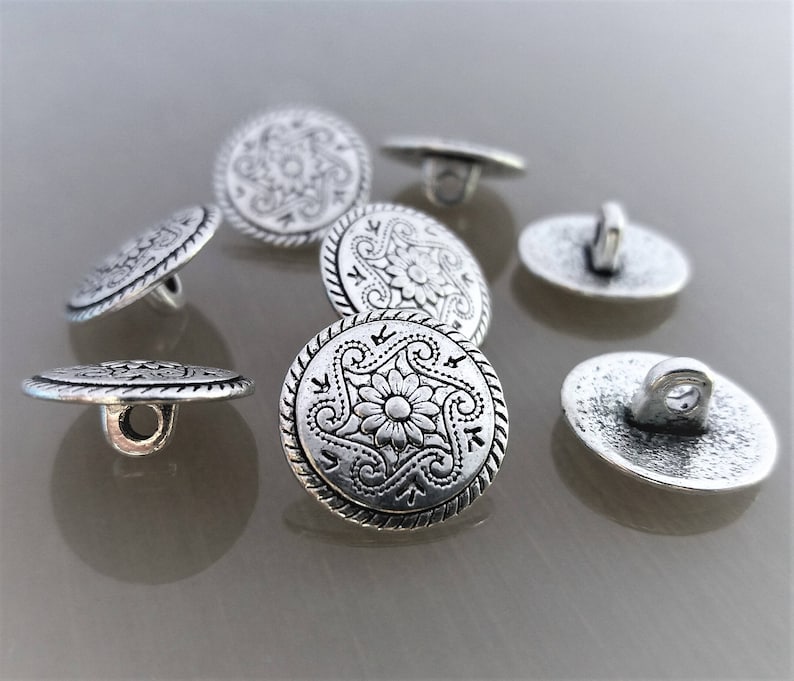 8 round buttons 15 mm silver engraved silver image 2