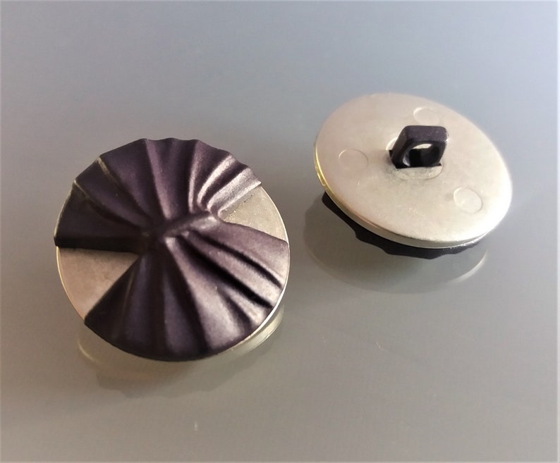 8 22 mm purple and silver grey plastic buttons