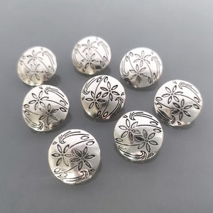 8 boutons ronds 17 mm métal gravé coloris argent image 2