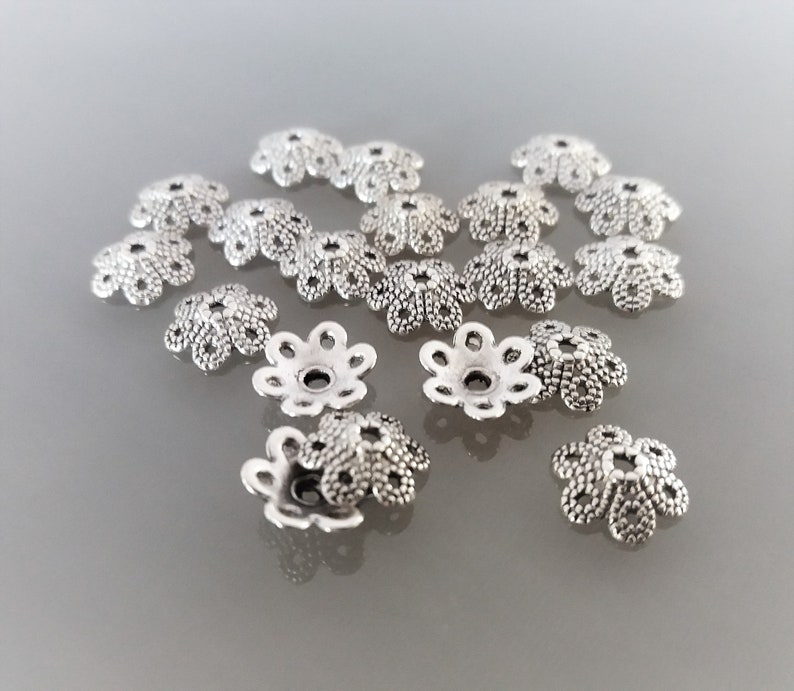 20 coupelles 10 mm fleurs métal coloris argent image 2