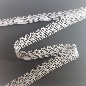 4 m 40 de dentelle ajourée blanc cassé de largeur 11 mm
