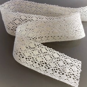 Dentelle fine écrue de largeur 27 mm