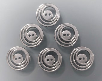 6 boutons fantaisies 18 mm métal coloris argent