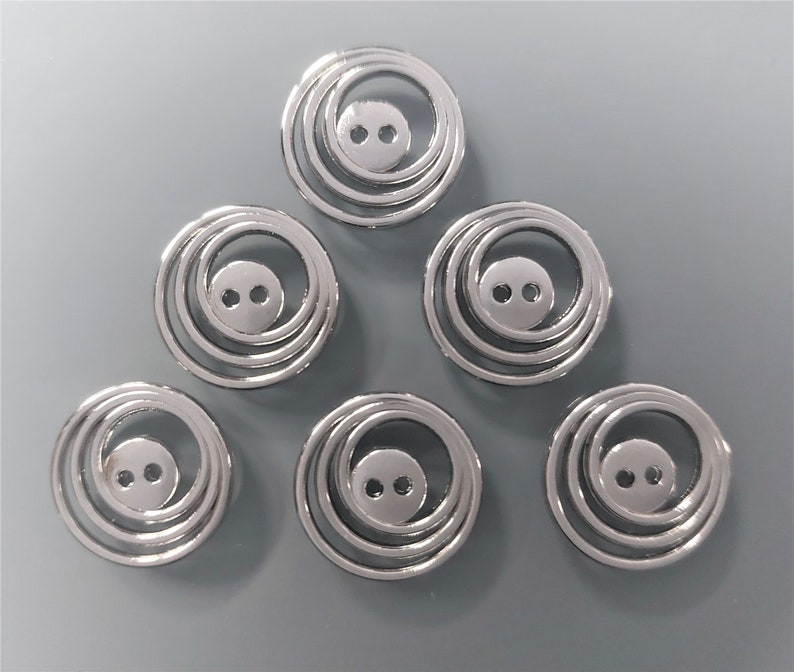 6 boutons fantaisies 18 mm métal coloris argent image 1