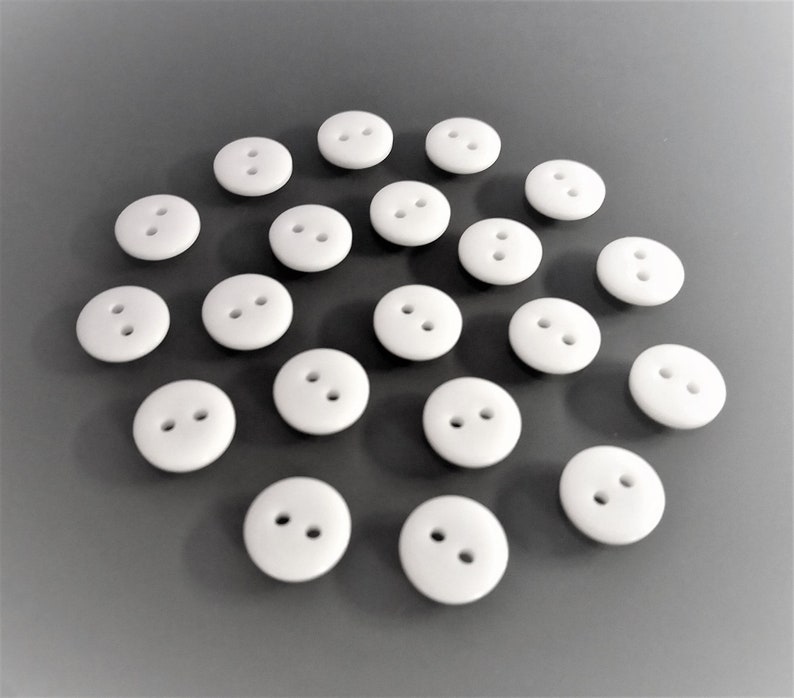 30 boutons ronds 10 mm plastique blanc image 1