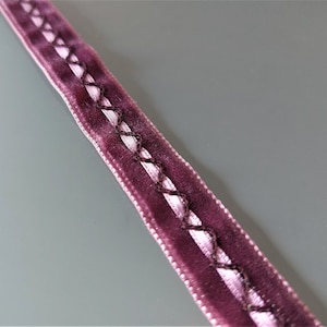 1 mètre de galon ruban velours et satin brodés 15 mm violet