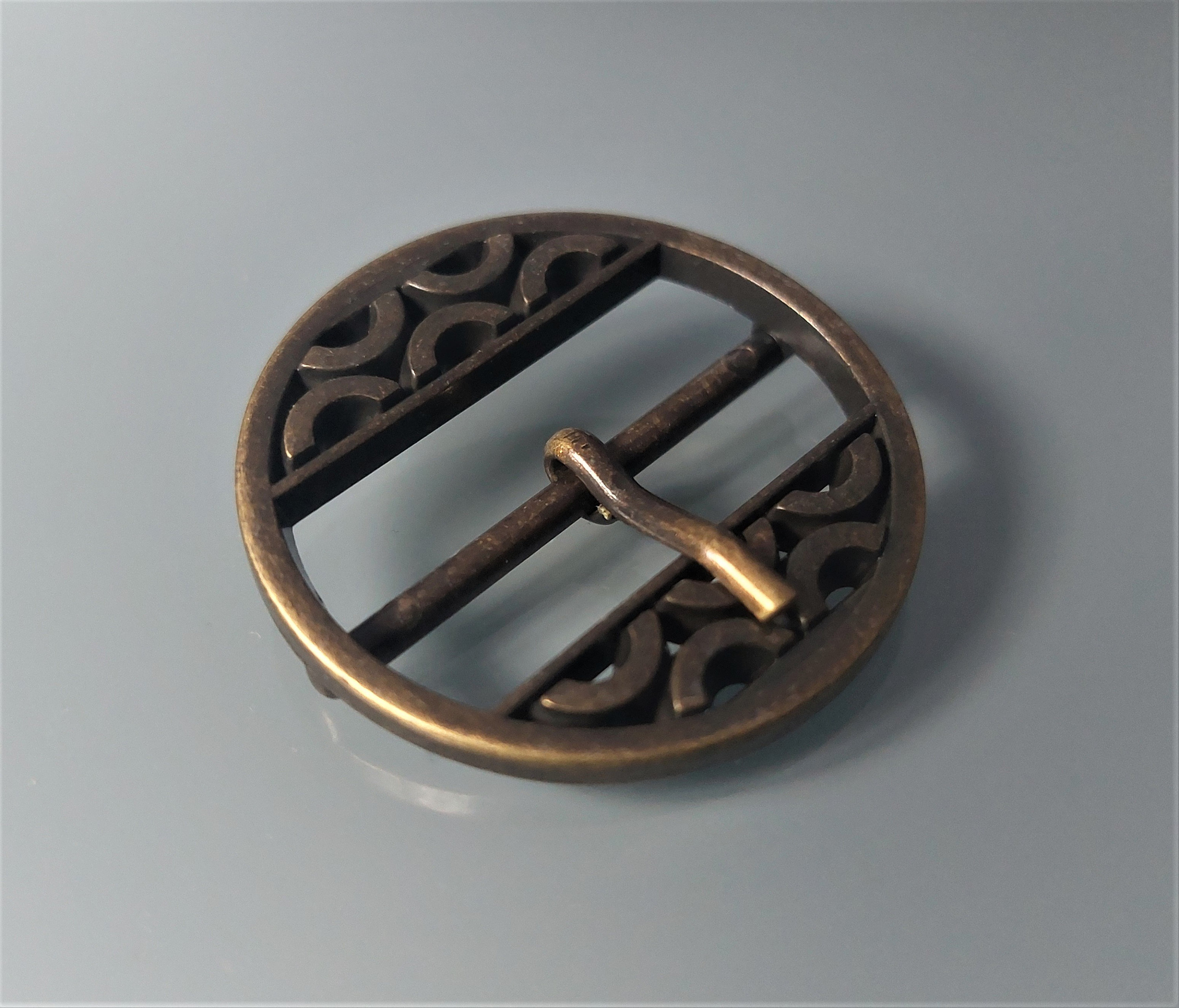 Fibbia Cintura In Metallo Placcato Bronzo Con Inserto Bianco, Rotonda, Per Uomo, Stile Novelty