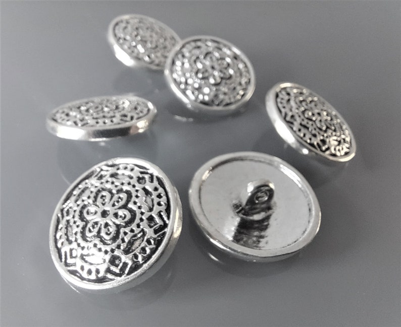 6 boutons ronds 19 mm métal gravé coloris argent image 4