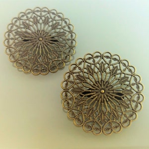 2 round filigree brooches 3.8 cm bronze-colored metal